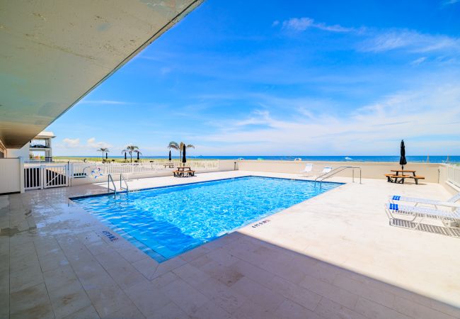 Condominium in Treasure Island - Sunset Chateau Beach Condo Star5Vacations