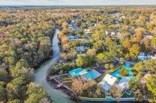 House in Weeki Wachee - NEW! Manatee Cove Main House Star5Vacations